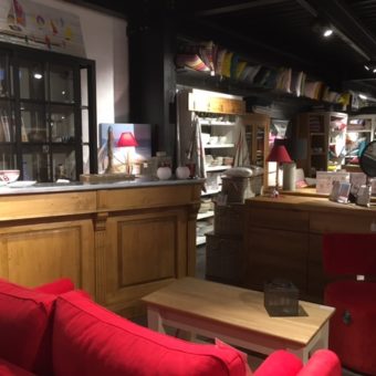 Mobilier en bois magasin Auray