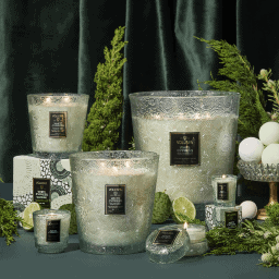 Bougie White Cypress - Voluspa galerie alréenne auray 56