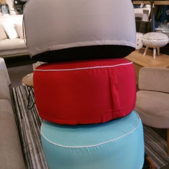 Poufs de couleurs decoration idée cadeau