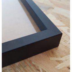 Cadre noir format de l'affiche de La Loutre