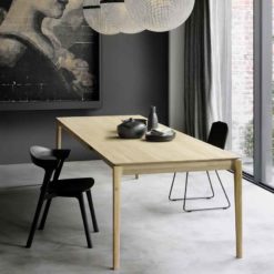 chaise en chene noir vernis ethnicraft