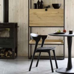 chaise en chene noir vernis ethnicraft