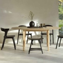 chaise en chene noir vernis ethnicraft
