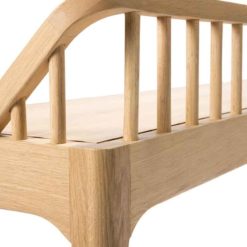 banc spindle en chene vernis ethnicraft