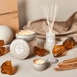 Bougie Suede Blanc - Voluspa galerie alréenne auray 56