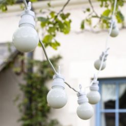 guirlande guinguette boules unis blanche la case du cousin paul galerie alréenne auray 56