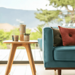 Photo d'ambiance, Bout de canapé rectangle avec bord rond en chêne zago galerie alréenne auray 56