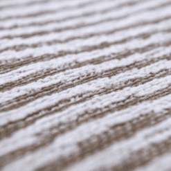 Tapis Coral, Oyster White De Poortere galerie alréenne auray 56