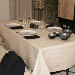 Photo d'ambiance nappe sur table Palace : uni beige